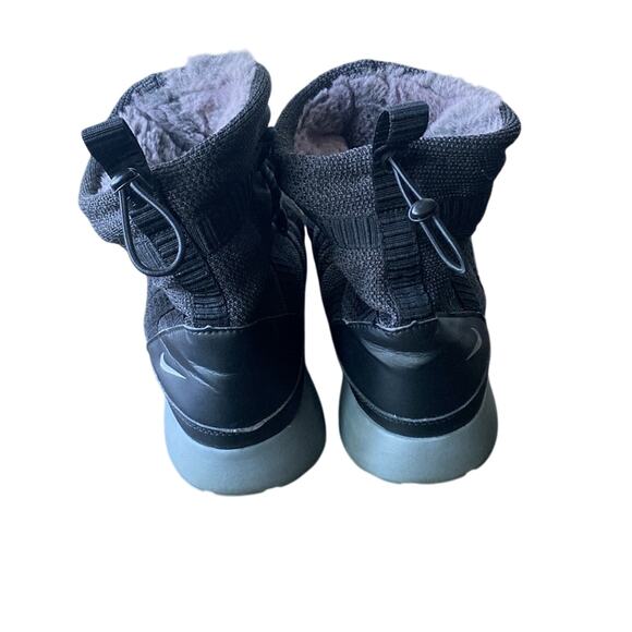 NIKE Roshe Run Hi Sneaker Boot Womens Sz 7.5 Black Knit Ankle Boots High Top - Picture 3 of 8